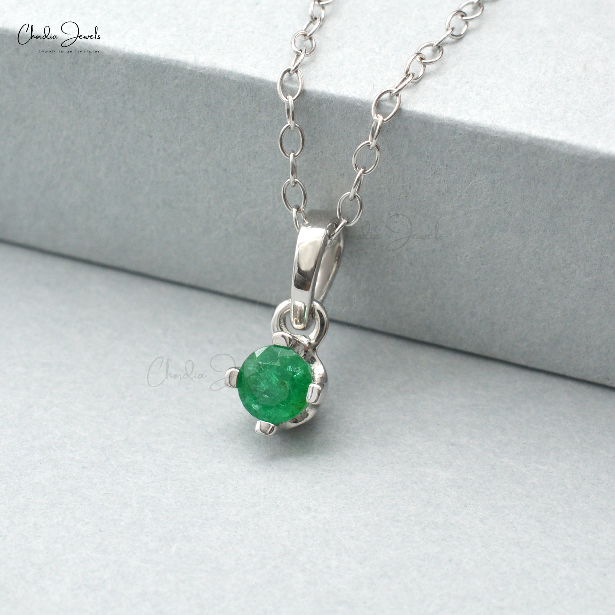 Solitaire 0.23ct Emerald Gemstone Pendant 14k White Gold Prong Set Pendant For Love