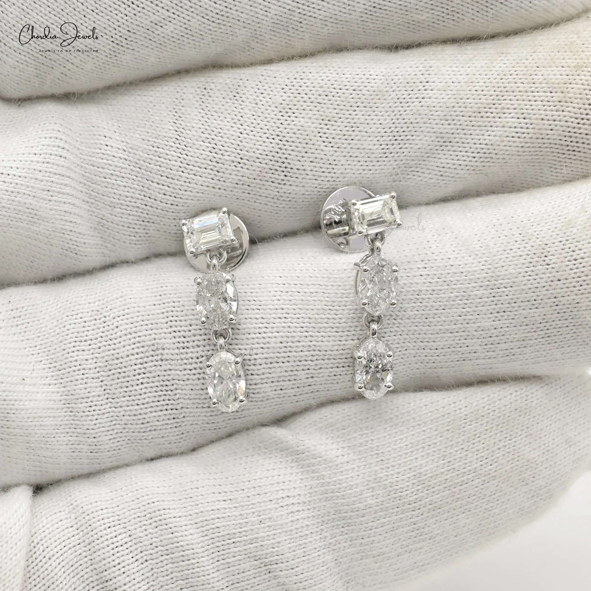 Diamond Dangle Earrings in 14K White Gold